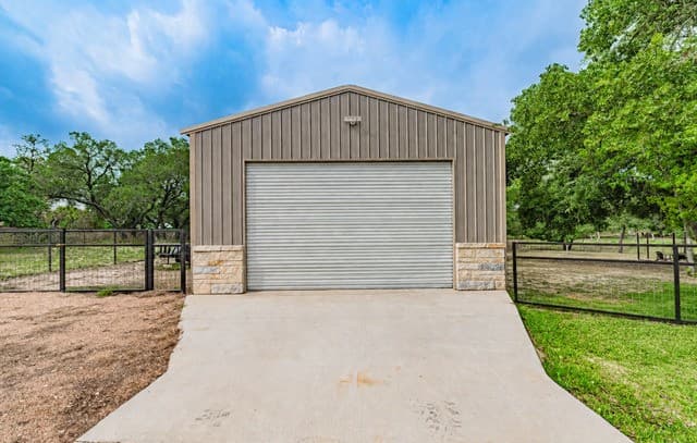3-bedroom rental at 117 Shelby in Adkins, TX — photo 5