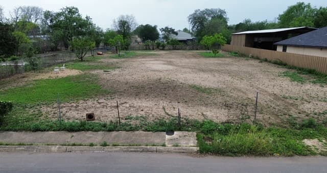 rental at 1269 SW 35th in San Antonio, TX — photo 2
