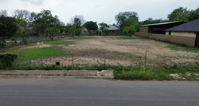 rental at 1269 SW 35th in San Antonio, TX — photo 5