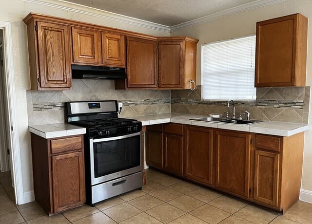 2-bedroom rental at 1815 Bronte St in San Antonio, TX — photo 2