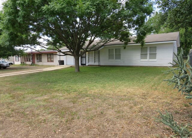 3-bedroom rental at 419 Anton Dr in San Antonio, TX — photo 1