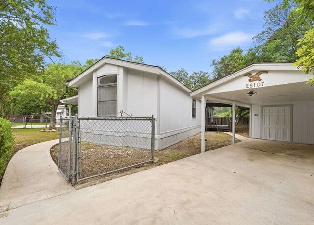 rental at 25107 Ada Mae St in San Antonio, TX — photo 3