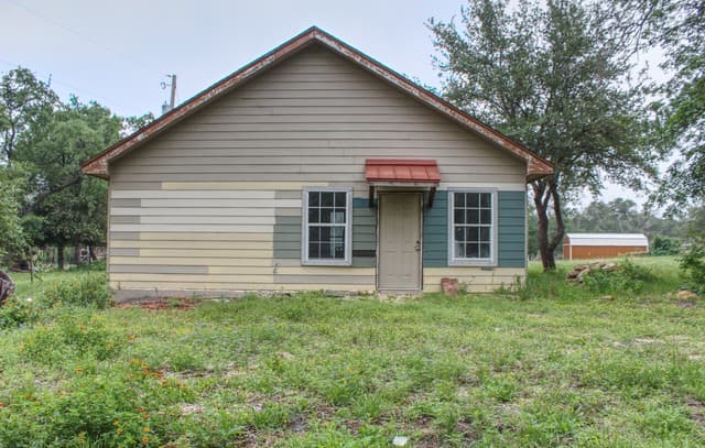 2-bedroom rental at 278 County Road 6862 in Natalia, TX — photo 4