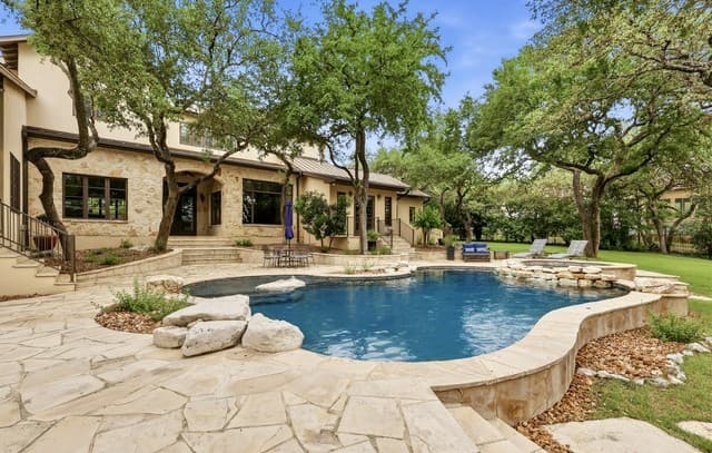 5-bedroom rental at 82 Champion Clf in San Antonio, TX — photo 1