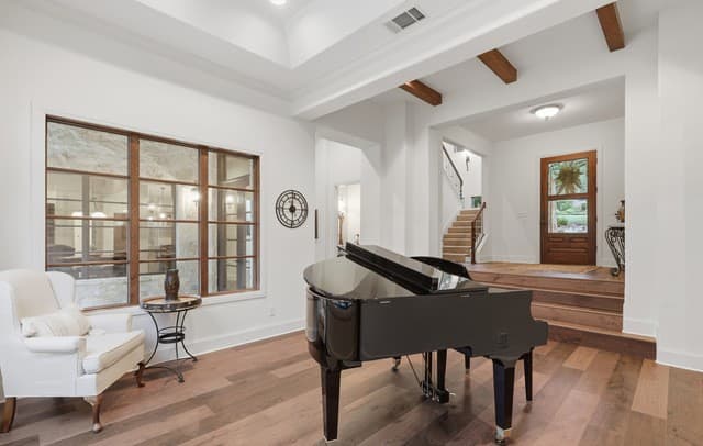 5-bedroom rental at 82 Champion Clf in San Antonio, TX — photo 5