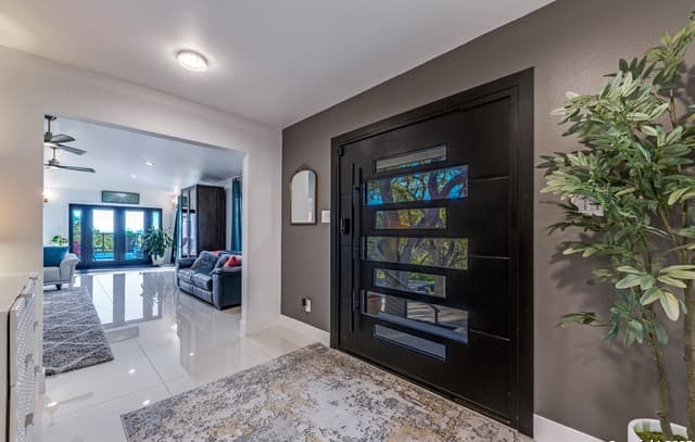 4-bedroom rental at 311 E Woodlake Dr in San Antonio, TX — photo 5