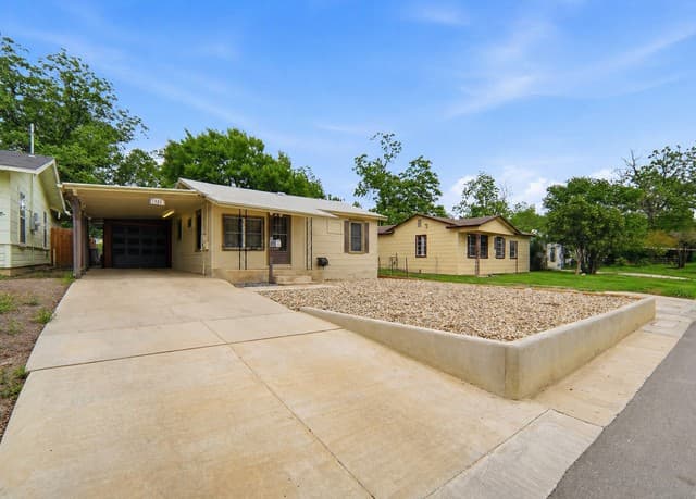 2-bedroom rental at 2323 Hiawatha in San Antonio, TX — photo 1