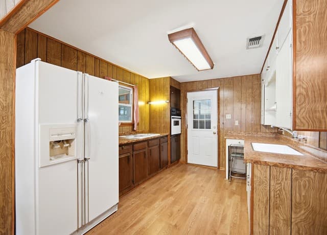 2-bedroom rental at 2323 Hiawatha in San Antonio, TX — photo 5
