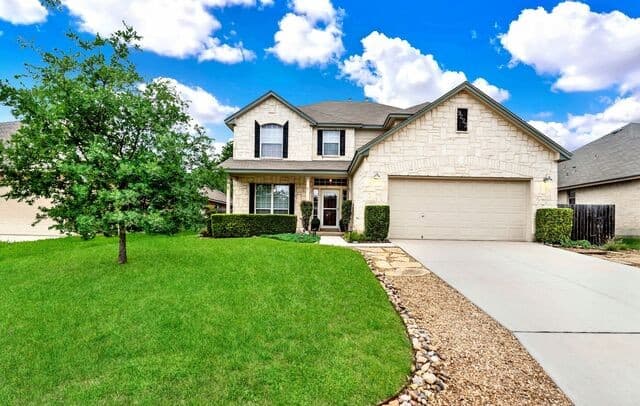 4-bedroom rental at 9223 Tay Dr in Helotes, TX — photo 2