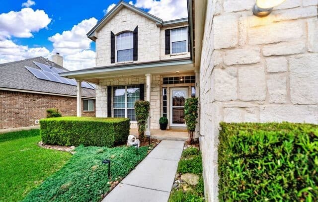 4-bedroom rental at 9223 Tay Dr in Helotes, TX — photo 4