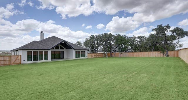 4-bedroom rental at 451 Falcon Cv in Castroville, TX — photo 2