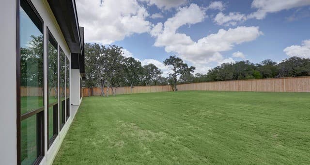 4-bedroom rental at 451 Falcon Cv in Castroville, TX — photo 4