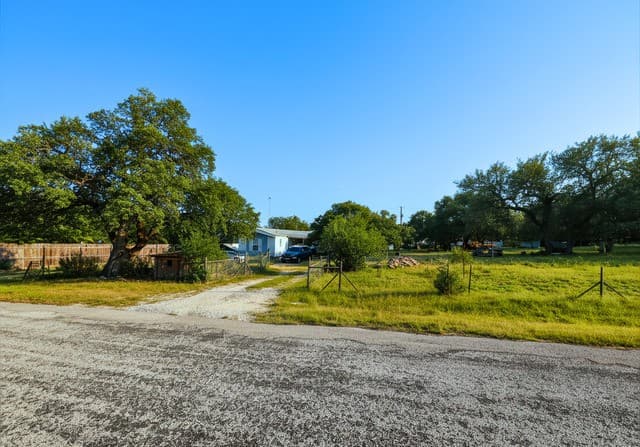 rental at 744 Farhills Dr in Spring Branch, TX — photo 2