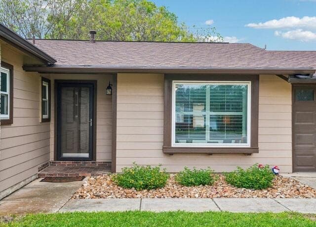 3-bedroom rental at 915 Horseshoe Trl in Universal City, TX — photo 3