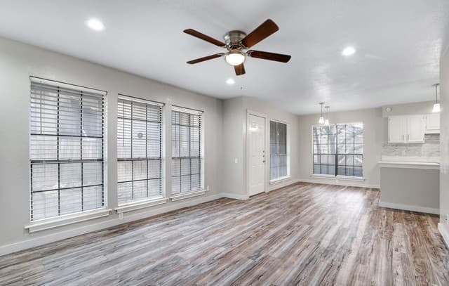 2-bedroom rental at 8611 Datapoint Dr Unit 43 in San Antonio, TX — photo 3