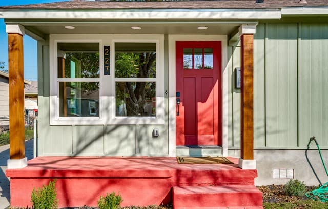 3-bedroom rental at 227 Burke Ave in San Antonio, TX — photo 5