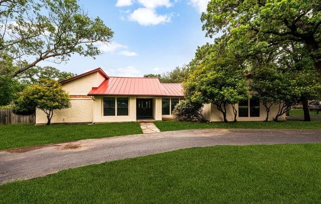 4-bedroom rental at 25334 Hazy Hollow in San Antonio, TX — photo 2