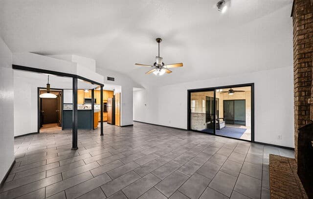 4-bedroom rental at 25334 Hazy Hollow in San Antonio, TX — photo 4