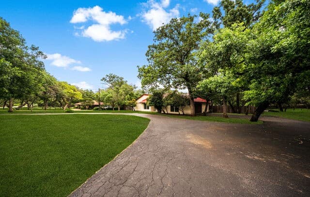 4-bedroom rental at 25334 Hazy Hollow in San Antonio, TX — photo 5