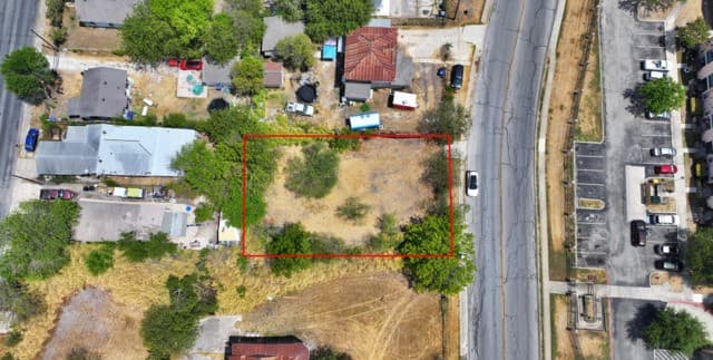 rental at 4515 W Martin St in San Antonio, TX — photo 3
