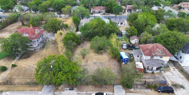 rental at 4515 W Martin St in San Antonio, TX — photo 5