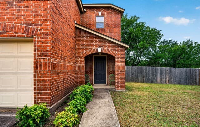 3-bedroom rental at 7447 Saddle Bend Dr in San Antonio, TX — photo 3