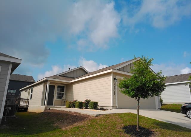 3-bedroom rental at 14018 Homestead Way in San Antonio, TX — photo 1