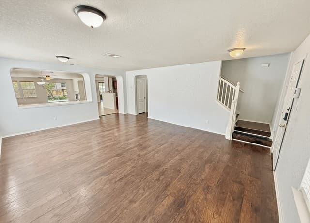 5-bedroom rental at 535 Gable Point in San Antonio, TX — photo 3