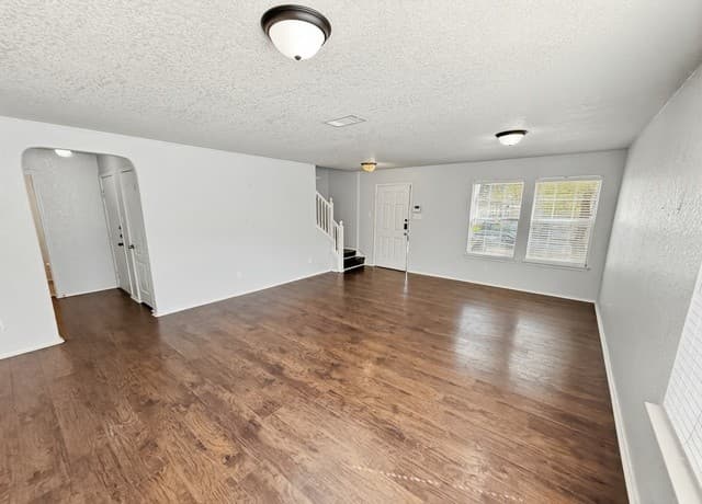 5-bedroom rental at 535 Gable Point in San Antonio, TX — photo 4