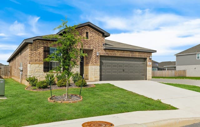 3-bedroom rental at 11503 Sagebrooke Run in San Antonio, TX — photo 2