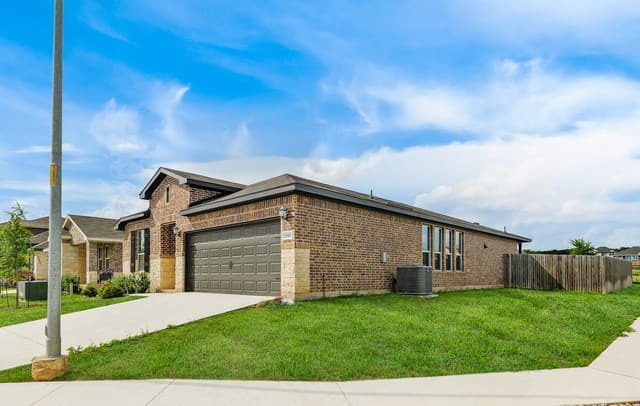 3-bedroom rental at 11503 Sagebrooke Run in San Antonio, TX — photo 4