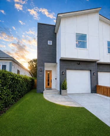 3-bedroom rental at 711 S Olive St Unit UNIT 101 in San Antonio, TX — photo 2