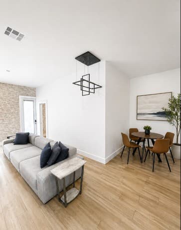 3-bedroom rental at 711 S Olive St Unit UNIT 101 in San Antonio, TX — photo 4