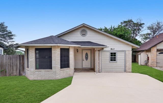 3-bedroom rental at 6411 Royalty Pt in Leon Valley, TX — photo 1