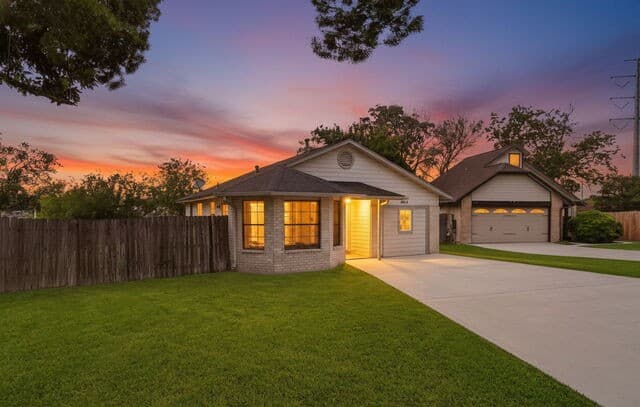 3-bedroom rental at 6411 Royalty Pt in Leon Valley, TX — photo 2