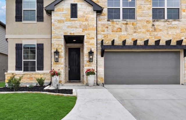 4-bedroom rental at 6718 Gailan Ranch in San Antonio, TX — photo 2