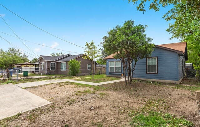 3-bedroom rental at 528 W Gerald in San Antonio, TX — photo 2