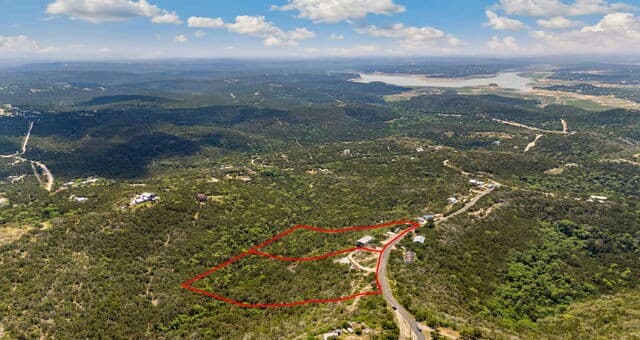 rental at 519 County Road 270 in Mico, TX — photo 2