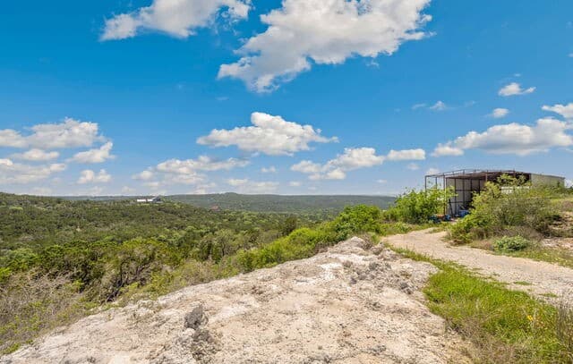rental at 519 County Road 270 in Mico, TX — photo 5
