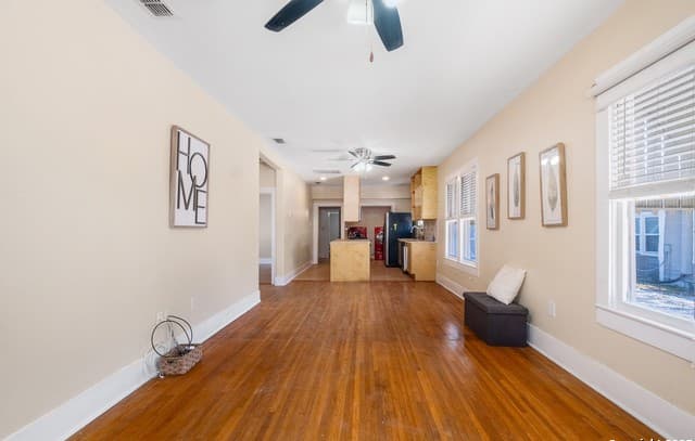 3-bedroom rental at 428 W Lullwood Ave in San Antonio, TX — photo 5
