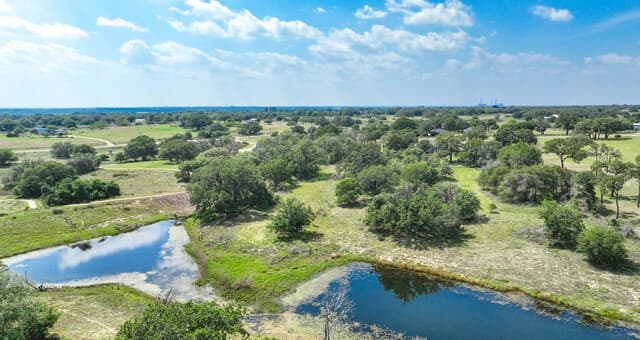 rental at 108 Misty Bend in Floresville, TX — photo 3