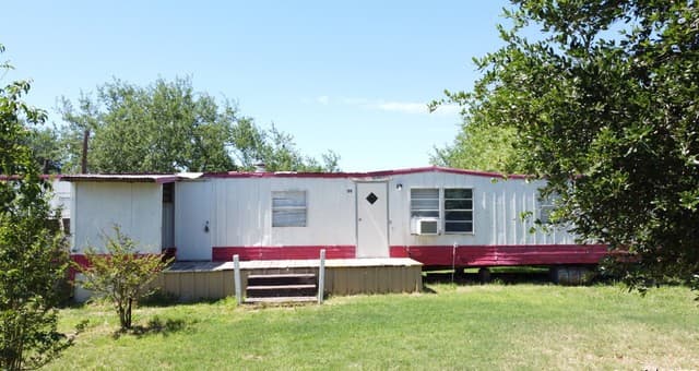 rental at 80 San Antonio St in Campbellton, TX — photo 1