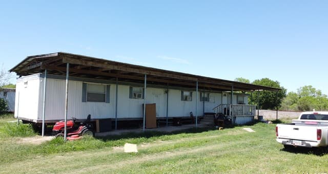 rental at 80 San Antonio St in Campbellton, TX — photo 4