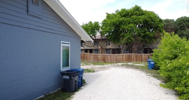 rental at 1007 El Paso St in San Antonio, TX — photo 2