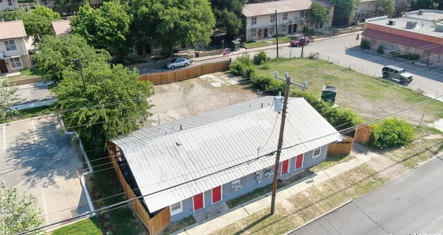 rental at 1007 El Paso St in San Antonio, TX — photo 4