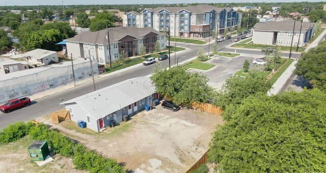 rental at 1007 El Paso St in San Antonio, TX — photo 5