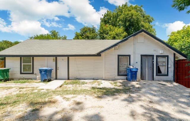 rental at 125 Glenwood Ct in San Antonio, TX — photo 3