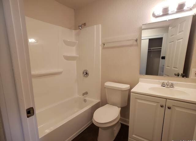 rental at 1529 N Walters in San Antonio, TX — photo 5