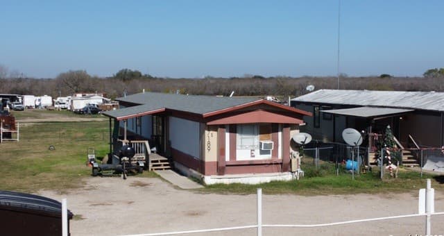 rental at 17189 Benton City Rd in Von Ormy, TX — photo 5