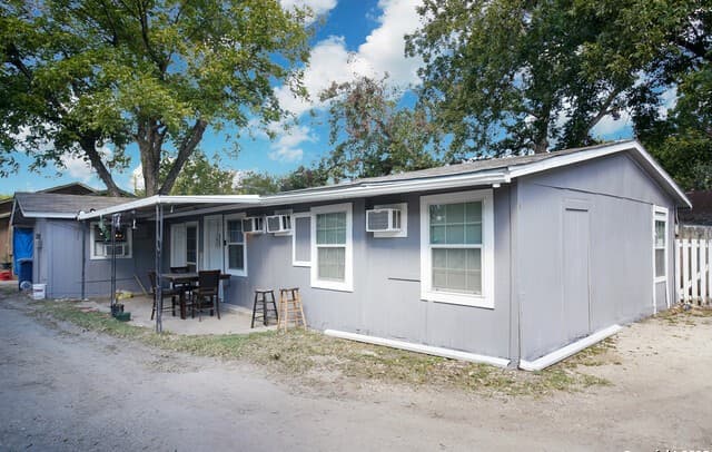 rental at 148 Gifford St in San Antonio, TX — photo 3